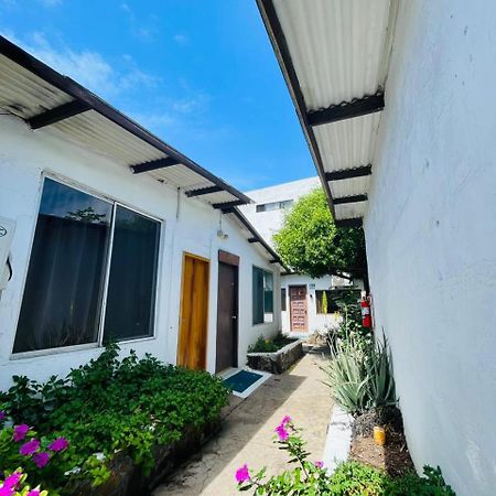 Hostal Darwin Puerto Ayora  Extérieur photo